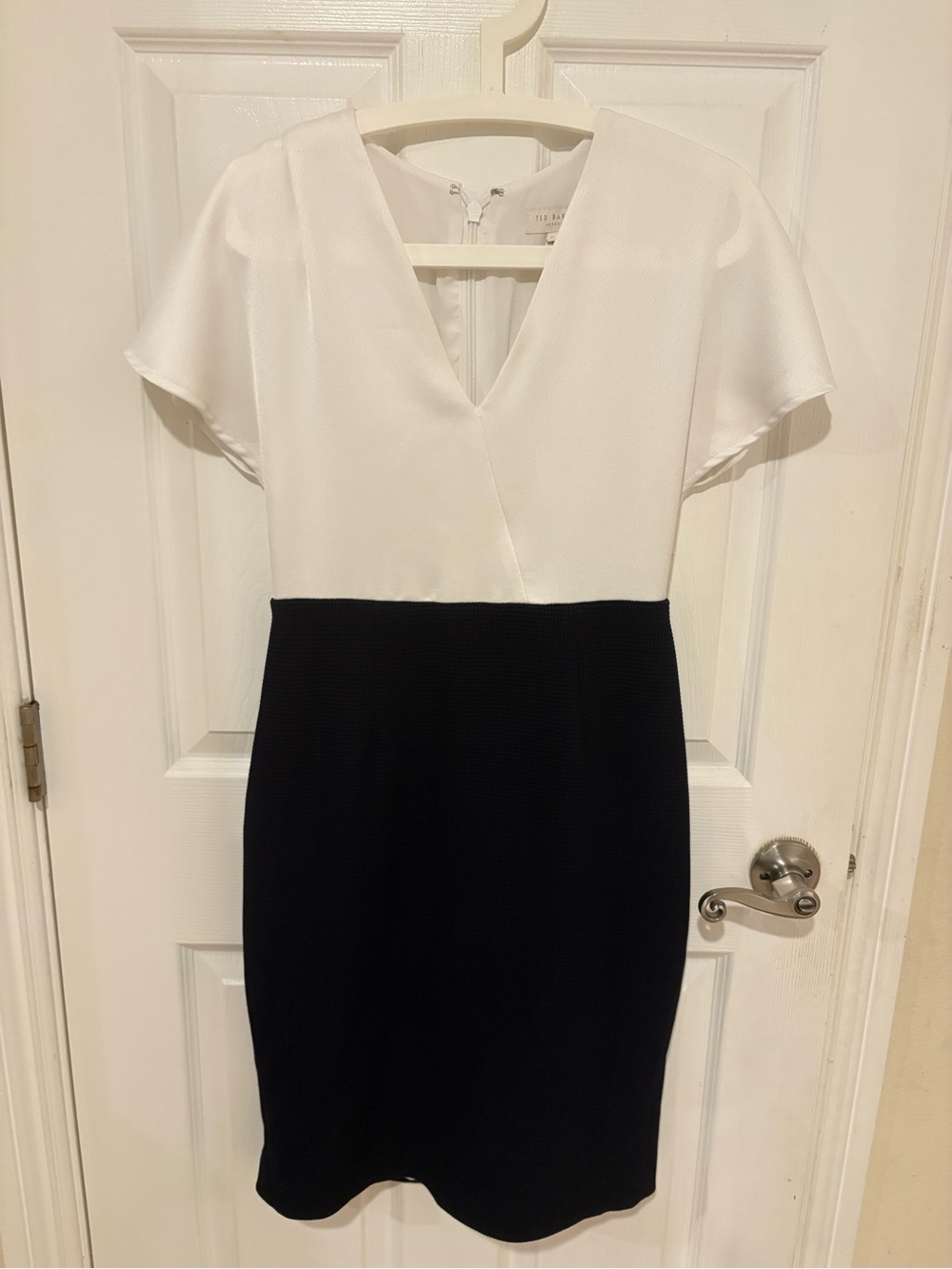 Ted baker Ted Baker Colorblock V-Neck Sheath Dress - Size 2 (Fits US 4 - US 6)